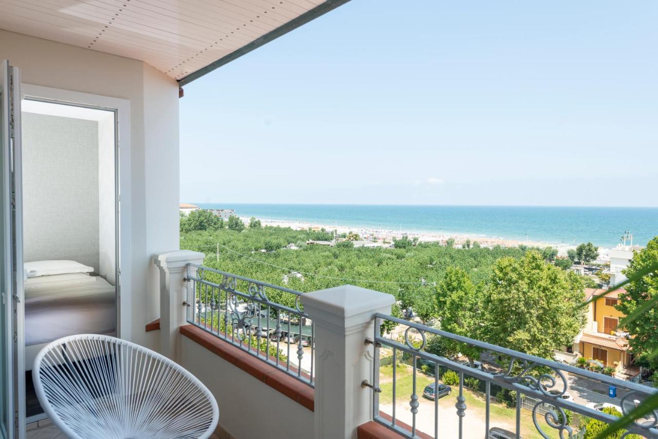Hotel Atlantic Riviera Mare Misano Adriatico Exterior foto