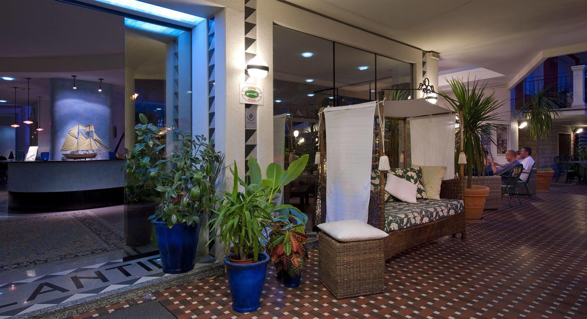 Hotel Atlantic Riviera Mare Misano Adriatico Exterior foto