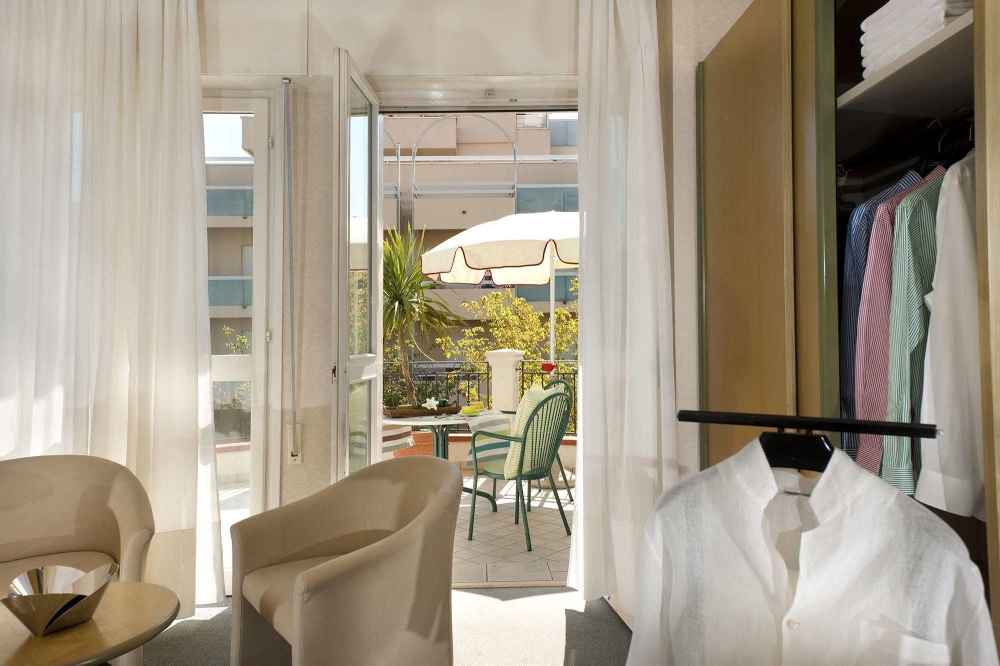 Hotel Atlantic Riviera Mare Misano Adriatico Exterior foto